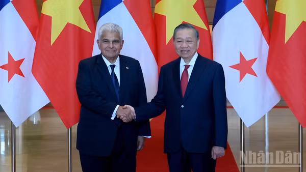 Tổng Bí thư, Chủ tịch nước Tô Lâm và Tổng thống Panama José Raúl Mulino Quintero. (Ảnh: ĐĂNG KHOA)