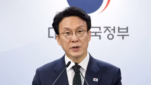 Ông Kim Min Seok phát biểu trong một cuộc họp báo tại Seoul, Hàn Quốc. (Ảnh: Yonhap/TTXVN)