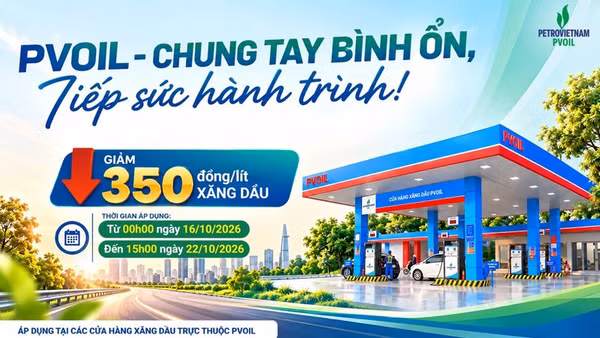 PVOIL giảm giá bán xăng dầu tại các cửa hàng trực thuộc. (Ảnh: HỮU TUẤN) 