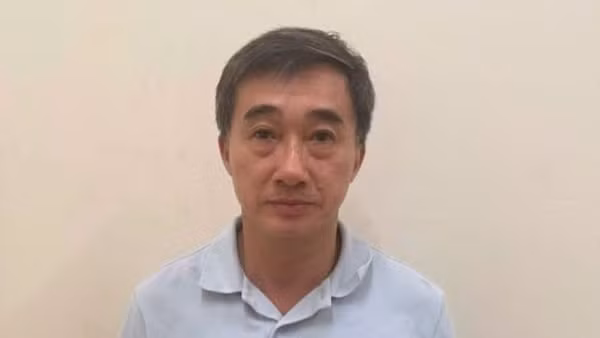 Thứ trưởng Y tế Trần Văn Thuấn bị bắt tạm giam. (Ảnh: Bộ Công an)