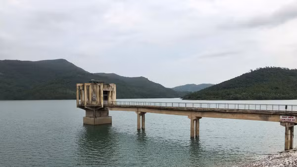Chủ động vận hành điều tiết các hồ chứa thủy lợi nhằm chủ động đón lũ. (Ảnh: Bảo Hân)