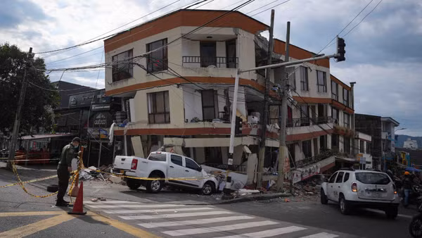 Ngôi nhà bị hư hại sau trận động đất ở Pereira, Colombia, ngày 10/8/2026. (Ảnh: THX/TTXVN)
