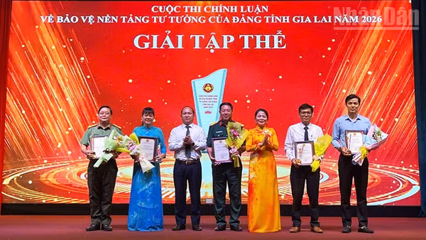 Trao giải cho các tập thể xuất sắc.