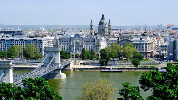 Điện mừng Quốc khánh Hungary