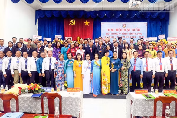 Đại hội ra mắt Ban chấp hành mới. (Ảnh: BÁ DŨNG)