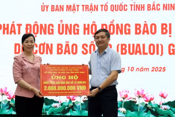Cán bộ, viên chức, người lao động của các đơn vị thuộc Sở Giáo dục và Đào tạo Bắc Ninh ủng hộ hơn 2 tỷ đồng chia sẻ khó khăn với đồng bào vùng lũ.