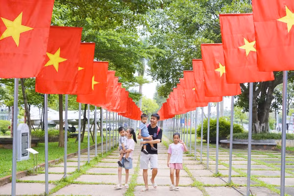 Đường cờ tại Bảo tàng Bắc Ninh số 2 là điểm đến được nhiều người lựa chọn. (Ảnh X.M)