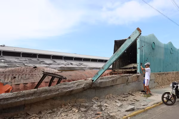 Thiệt hại sau một cuộc không kích tại cảng La Guaira, Venezuela ngày 3/1/2026. Ảnh: THX/TTXVN