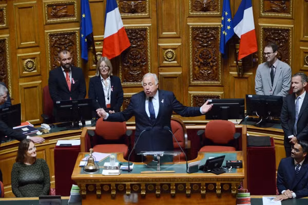 Ông Gérard Larcher phát biểu sau khi tái đắc cử Chủ tịch Thượng viện Pháp nhiệm kỳ thứ sáu. Ảnh: TTXVN