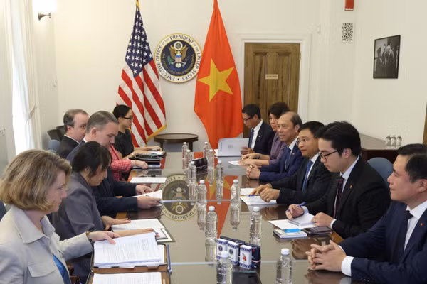 Cuộc gặp giữa Phó Thủ tướng Chính phủ Nguyễn Văn Thắng và Đại sứ Jamieson Greer, Trưởng đại diện Thương mại Hoa Kỳ (USTR) ngày 27/8/2026. Ảnh: TTXVN phát