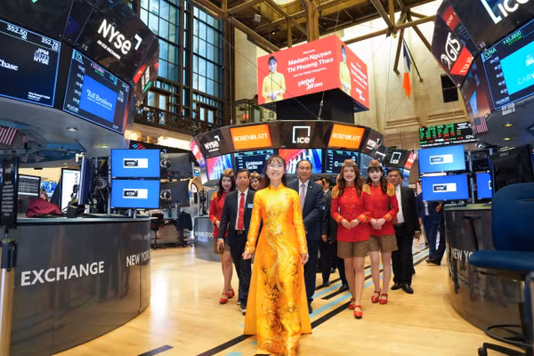 Tiến sĩ Nguyễn Thị Phương Thảo tại Sở giao dịch chứng khoán New York. Ảnh: NVCC.
