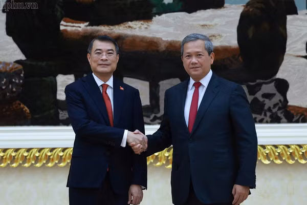 Thủ tướng Chính phủ Lê Minh Hưng và Thủ tướng Campuchia Hun Manet. (Ảnh: chinhphu.vn/Nhật Bắc)