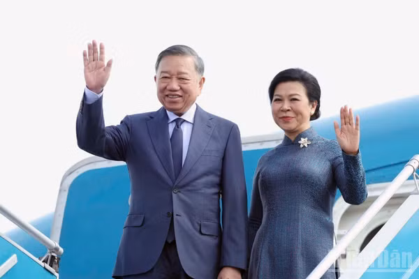 Tổng Bí thư, Chủ tịch nước Tô Lâm và Phu nhân rời Hà Nội, lên đường thăm Liên bang Nga và Cộng hòa Pháp. (Ảnh: Thống Nhất/TTXVN)