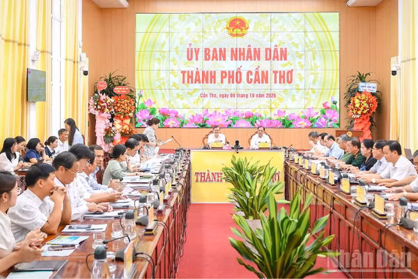 Quang cảnh cuộc họp. (Ảnh: VĂN ÚT)