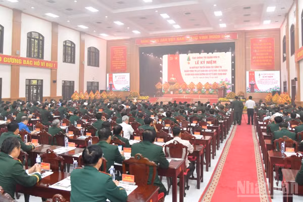 Quang cảnh lễ kỷ niệm. (Ảnh: HỮU TÀI)