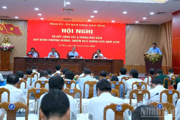 Quang cảnh hội nghị chiều 30/6 tại Cà Mau.