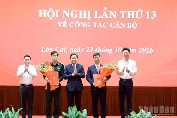 Hội nghị lần thứ 13 về công tác cán bộ của Ban Chấp hành Đảng bộ Lào Cai sáng 23/10. (Ảnh: THÀNH TÂM)
