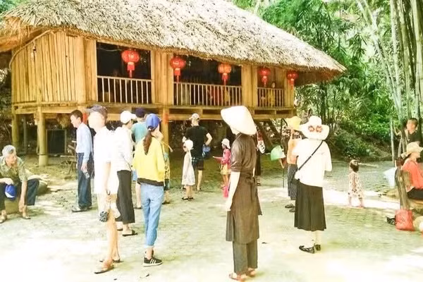 Bảo tồn văn hóa truyền thống, làng Thái Hải ở xã Tân Cương (Thái Nguyên) thu hút nhiều du khách tìm hiểu, trải nghiệm. 