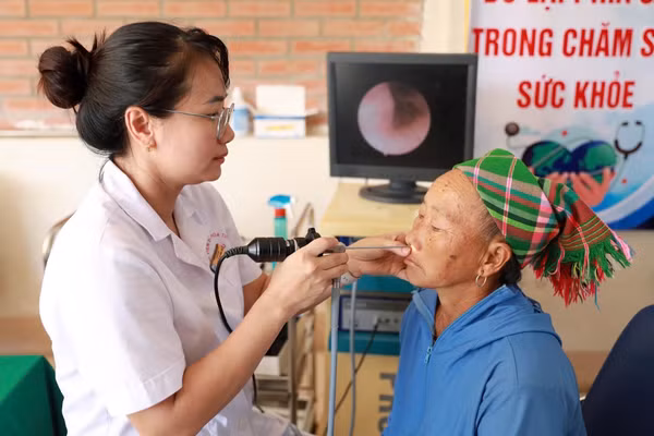 Khám sức khỏe cho người dân tại Bệnh viện Đa khoa tỉnh Tuyên Quang.