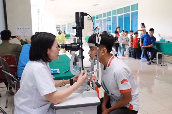 Khám sức khỏe định kỳ cho học sinh trên địa bàn tỉnh Lạng Sơn.