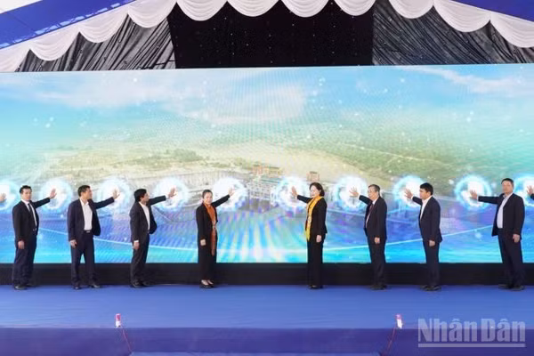Cụm công trình đầu mối Hồ chứa nước Bản Mồng giai đoạn 1 chính thức được khánh thành trong sáng nay. 