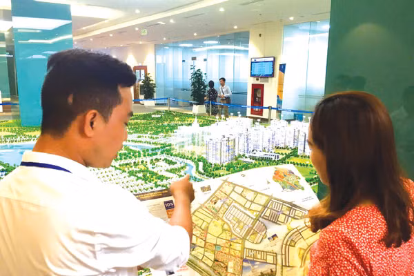 Giá nhà giảm nhưng vẫn ngoài tầm với của nhiều người. Ảnh | Trần Hải