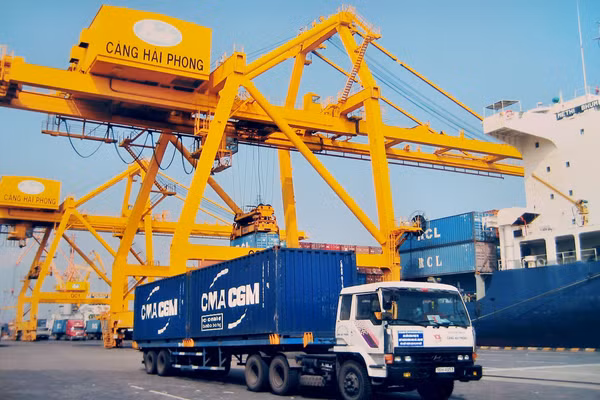 Việc tiết kiệm năng lượng, đổi mới thiết bị, ứng dụng công nghệ sẽ góp phần giảm phát thải, tối ưu chi phí vận hành. Ảnh: Nam Hải