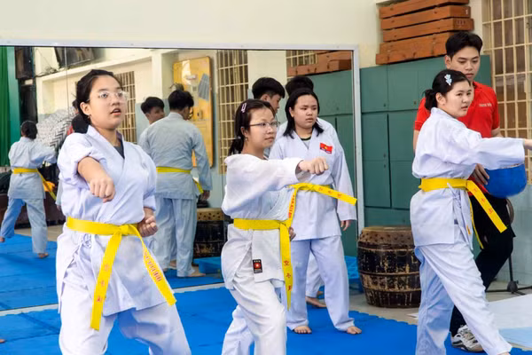 Sinh hoạt CLB võ thuật tại Trường THCS & THPT Thái Bình (Thành phố Hồ Chí Minh). Ảnh | CLBTTB