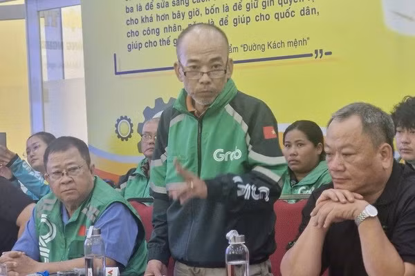 Ông Phạm Mi Sên, Phó Chủ tịch Nghiệp đoàn xe ôm công nghệ Thành phố Hồ Chí Minh chia sẻ về những kiến nghị của tài xế sau nhiều năm hoạt động trên nền tảng. Ảnh | PHAN HÀ