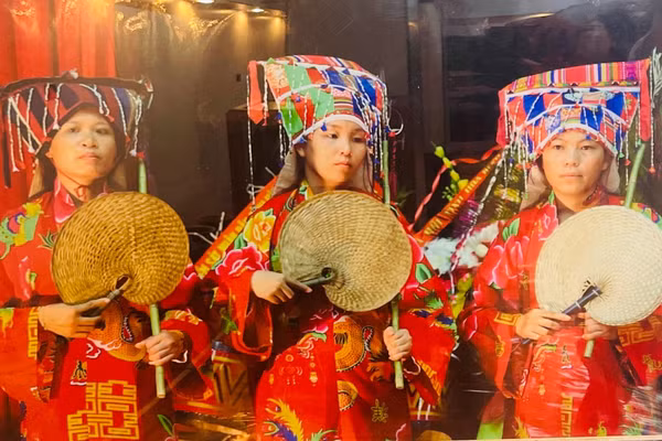 Nghi lễ tâm linh quạt ma của người Mường. Ảnh: Nghệ nhân Bùi Thanh Bình