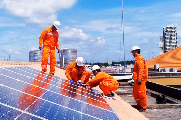 Năng lượng và vật liệu tiên tiến thuộc 10 nhóm công nghệ chiến lược. Ảnh | Văn Nam