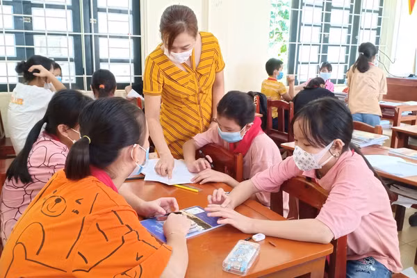 Bài toán thừa - thiếu giáo viên cần được giải quyết bằng các giải pháp linh hoạt, hiệu quả, bảo đảm quyền lợi của người học và người dạy. Ảnh: Lâm Bảo