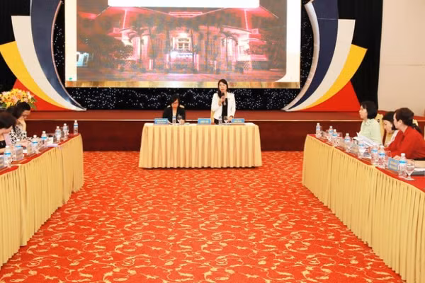 Buổi hội thảo tham vấn quy trình tiếp nhận, xử lý và hỗ trợ các vụ việc khẩn cấp trên ứng dụng S-APP. Ảnh: UN Women Việt Nam