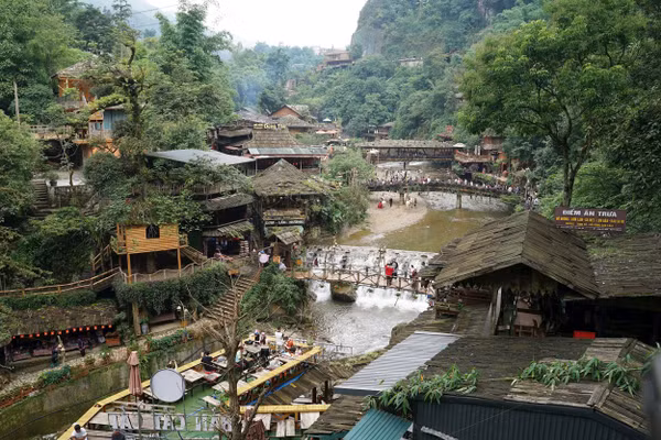 Cơ sở dữ liệu đất đai đầy đủ và minh bạch là yếu tố quan trọng giúp tỉnh Lào Cai phát triển mạnh mô hình du lịch sinh thái. Ảnh: Nam Nguyễn