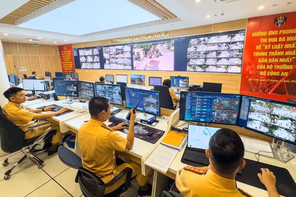 Hệ thống camera giúp lực lượng Cảnh sát giao thông theo dõi diễn biến giao thông, phát hiện xe vi phạm, mật độ phương tiện theo thời gian thực. Ảnh: Bảo Châu