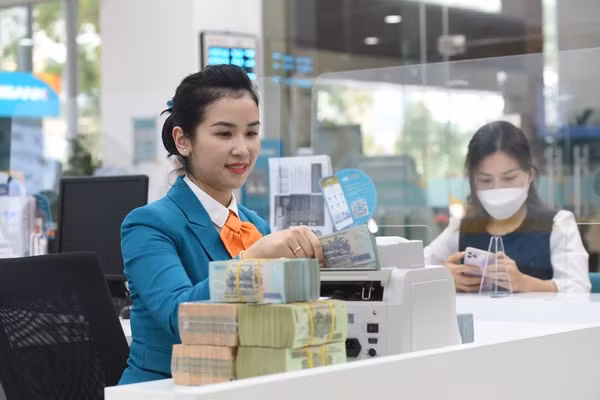 Khi thị trường vốn phát triển xứng tầm, các kênh dẫn vốn dài hạn quốc tế được khai thông, áp lực trên vai hệ thống ngân hàng sẽ được giải tỏa.