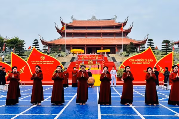 Các nghệ nhân tỉnh Phú Thọ Trình diễn hát Xoan tại sự kiện “Cội nguồn di sản giữa lòng Thủ đô”. (Ảnh: BTC)