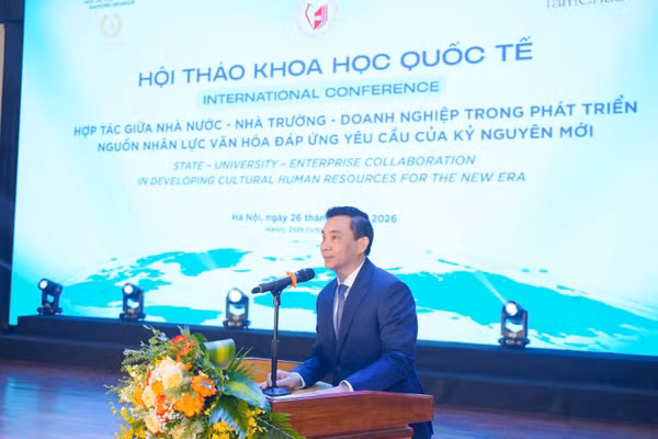 Hiệu trưởng Trường đại học Văn hóa Hà Nội Đinh Công Tuấn phát biểu khai mạc. (Ảnh: Ban Tổ chức cung cấp)