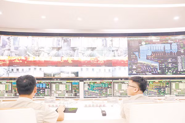 Nhà máy Điện rác Sóc Sơn biến rác thải thành năng lượng. (Trong ảnh: Phòng điều khiển trung tâm của Nhà máy)