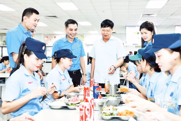 “Bữa ăn công đoàn”, hoạt động nổi bật của các cấp công đoàn trong năm 2025. Ảnh: Thanh Tâm