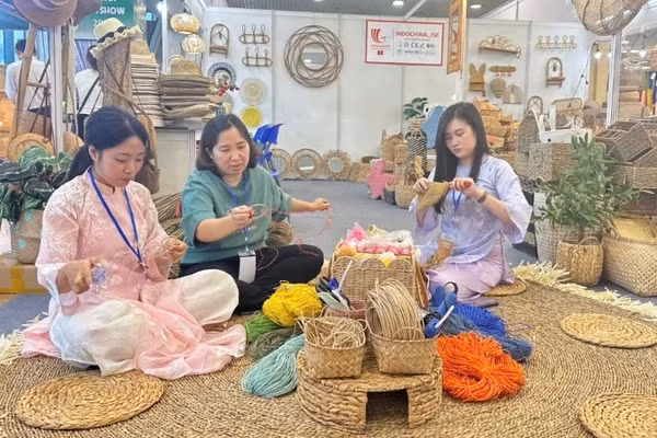 Hanoi Giftshow 2026 tổ chức nhiều không gian trải nghiệm sản phẩm thủ công mỹ nghệ làng nghề. (Ảnh: NGUYÊN TRANG)