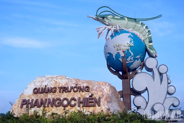 Quảng trường Phan Ngọc Hiển là một trong những nơi sắp diễn ra sự kiện lớn mừng 1 năm Cà Mau hợp nhất tỉnh.