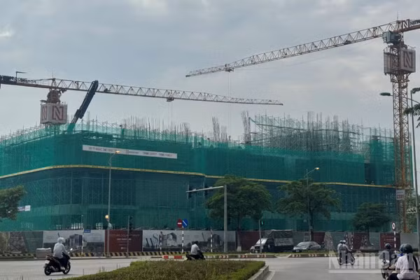 Thi công văn phòng khu vực đang đối mặt với áp lực chi phí phức tạp, biến động tiền tệ và nhu cầu gia tăng không gian làm việc. (Ảnh: HNV)