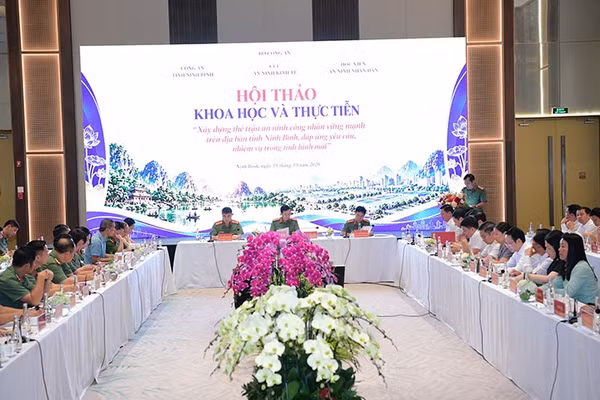 Các đại biểu dự hội thảo. (Ảnh: ÁNH TUYẾT)