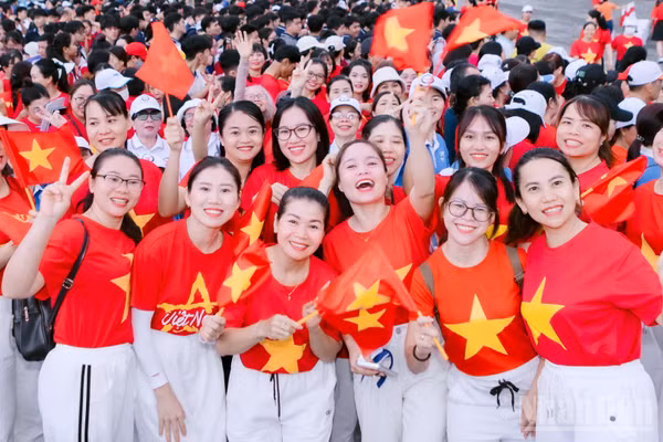 Người dân ở thành phố Đồng Nai hào hứng tham gia chương trình.
