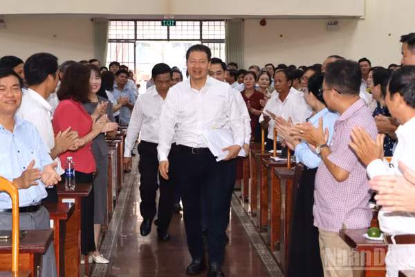 Lần đầu tiên, tập thể Thường trực Thành ủy Đồng Nai làm việc riêng với toàn ngành giáo dục địa phương để tháo gỡ điểm nghẽn, thúc đẩy giáo dục, đào tạo phát triển toàn diện.
