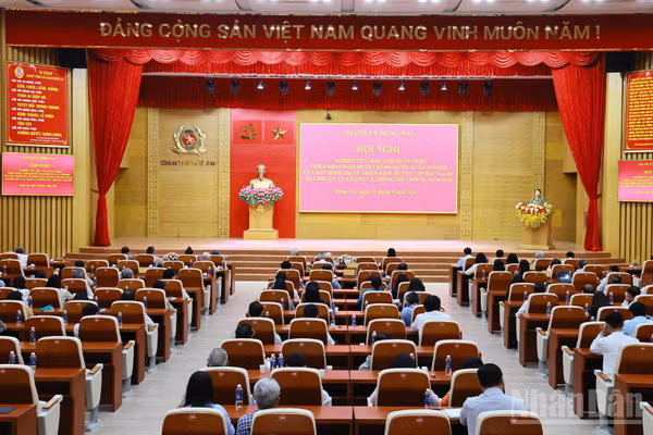 Quang cảnh hội nghị. (Ảnh: THIÊN VƯƠNG)