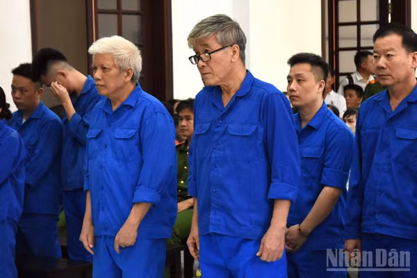 Các bị cáo tại phiên tòa.