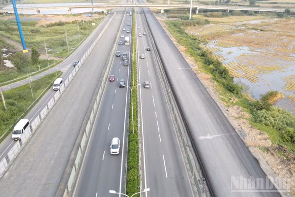 Cao tốc Thành phố Hồ Chí Minh-Long Thành-Dầu Giây đoạn qua địa bàn thành phố Đồng Nai thông thoáng chiều 2/9.