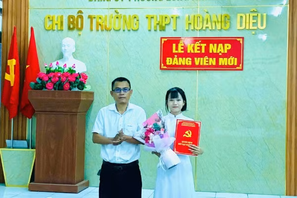 Chi bộ Trường trung học phổ thông Hoàng Diệu thực hiện tốt công tác phát triển Đảng là học sinh những năm qua tại Đồng Nai.